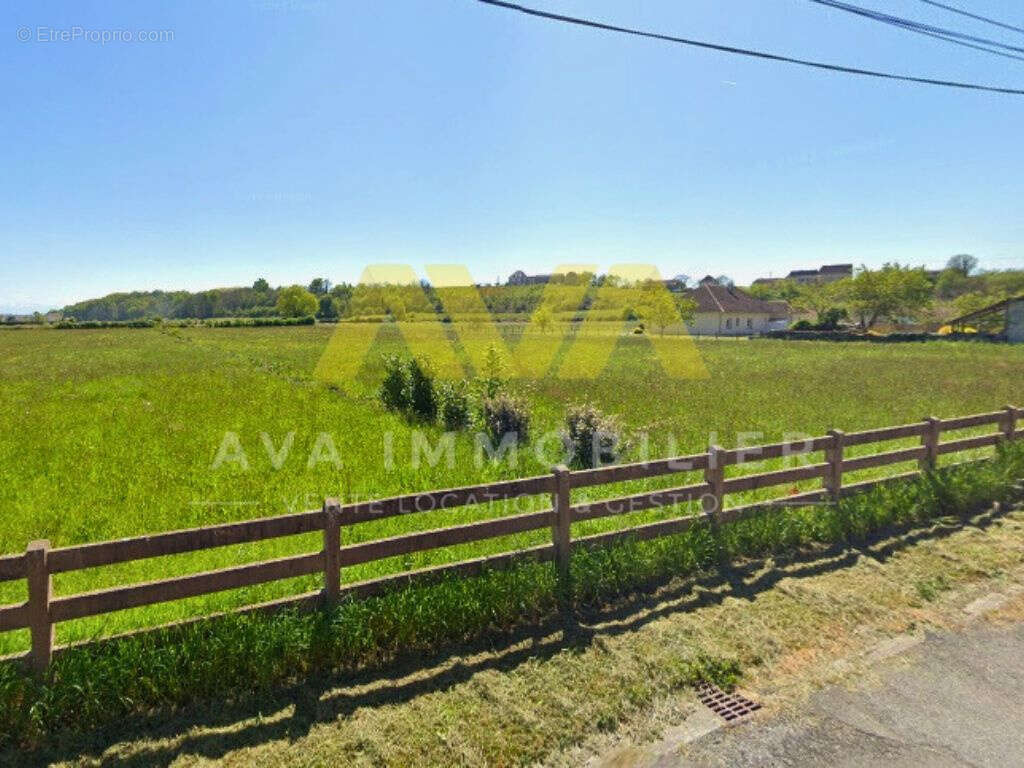 Terrain à VIELLENAVE-DE-NAVARRENX