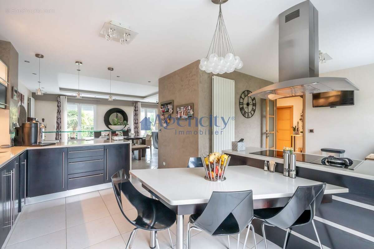 Maison à ROISSY-EN-BRIE