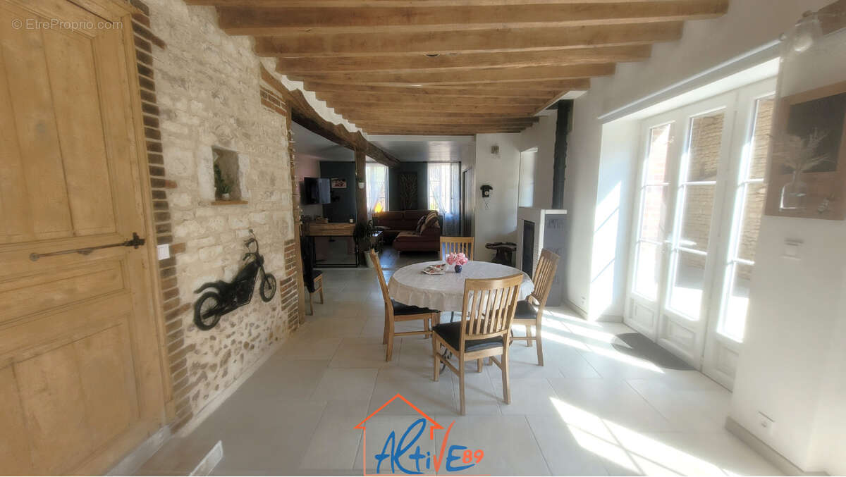 Maison à AILLANT-SUR-THOLON