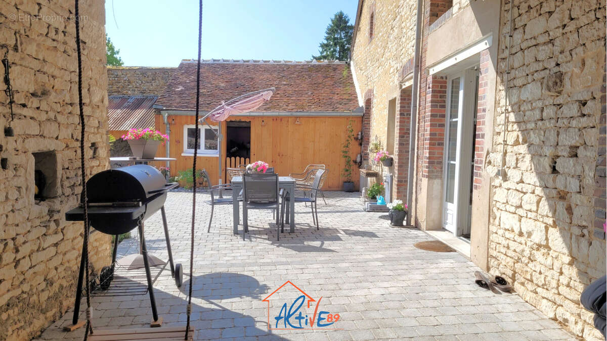 Maison à AILLANT-SUR-THOLON