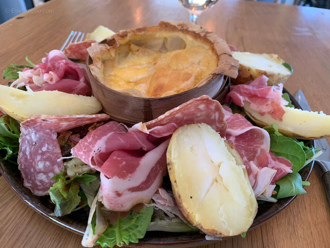 Commerce à GREOUX-LES-BAINS