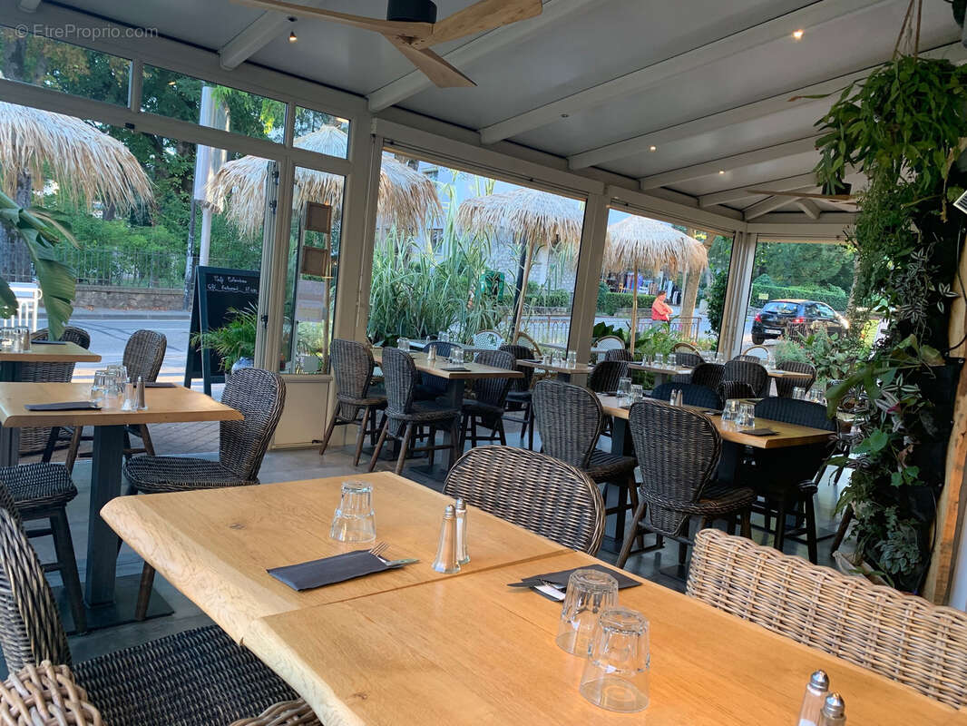 Commerce à GREOUX-LES-BAINS