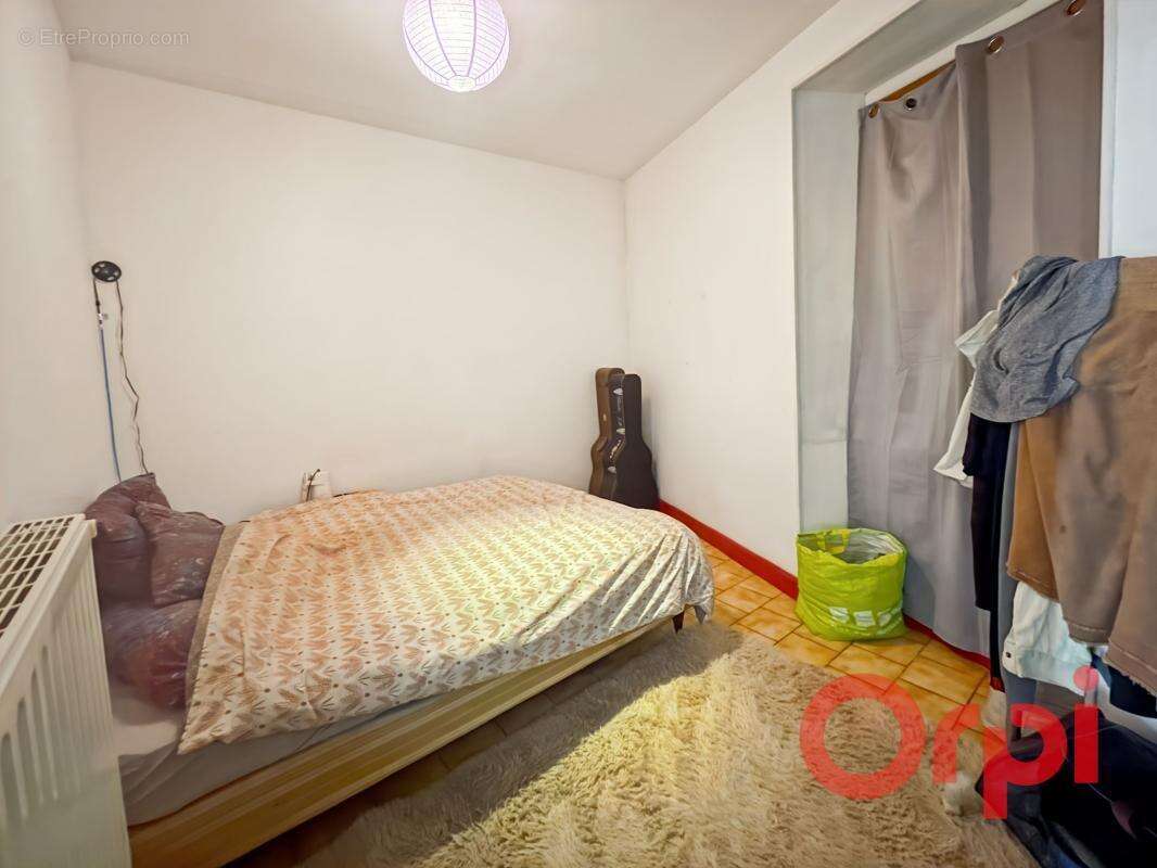 Appartement à AINAY-LE-CHATEAU