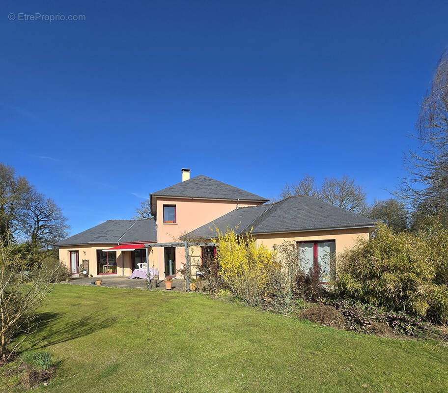 Maison à SAINT-CHARLES-LA-FORET