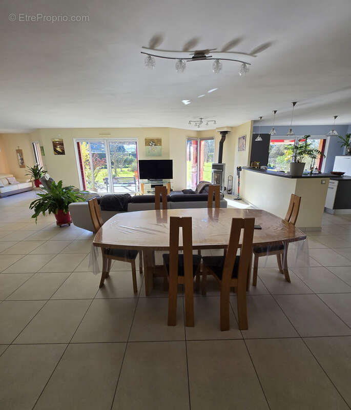 Maison à SAINT-CHARLES-LA-FORET