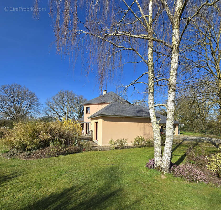 Maison à SAINT-CHARLES-LA-FORET