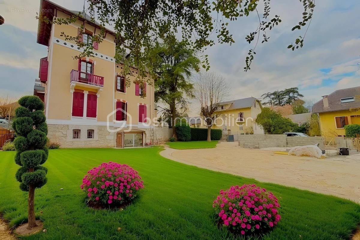 Appartement à CHALLES-LES-EAUX