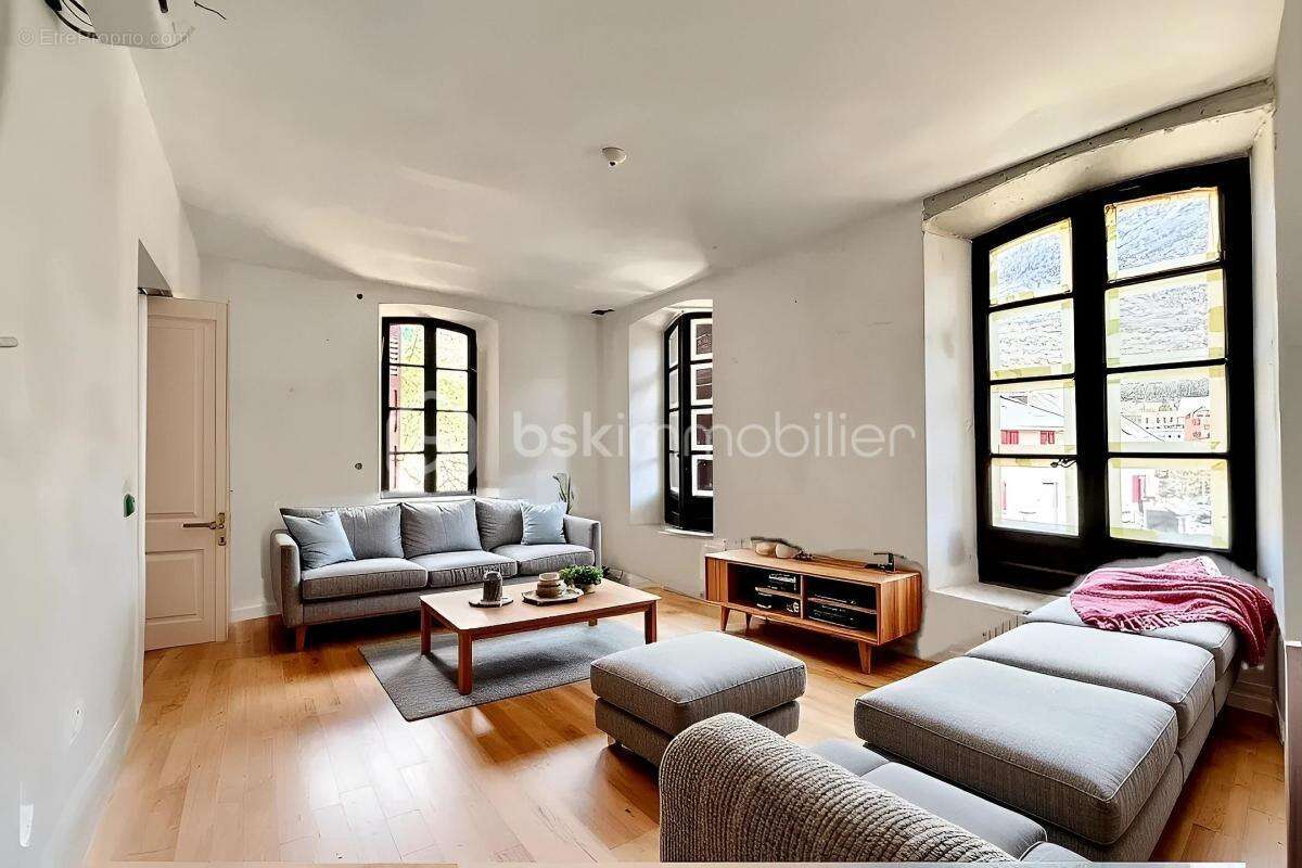 Appartement à CHALLES-LES-EAUX