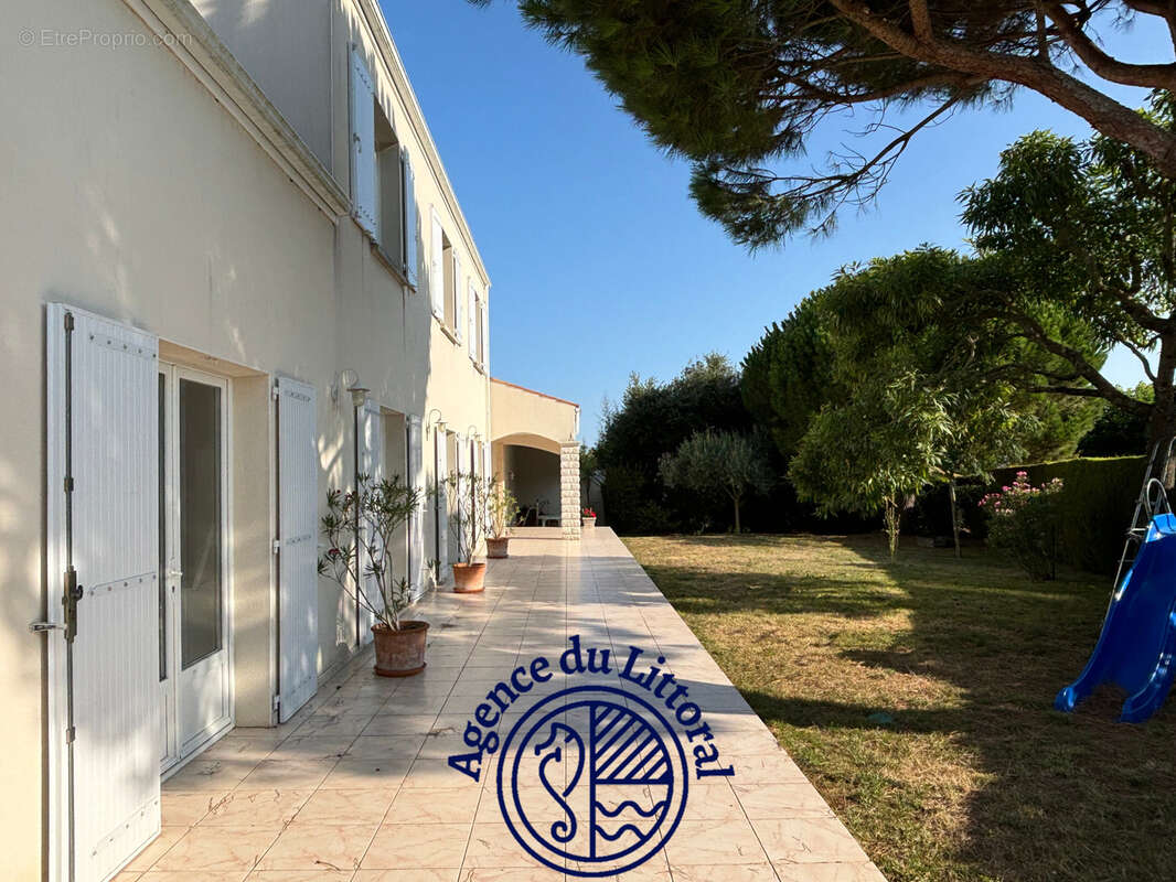 Maison à VAUX-SUR-MER