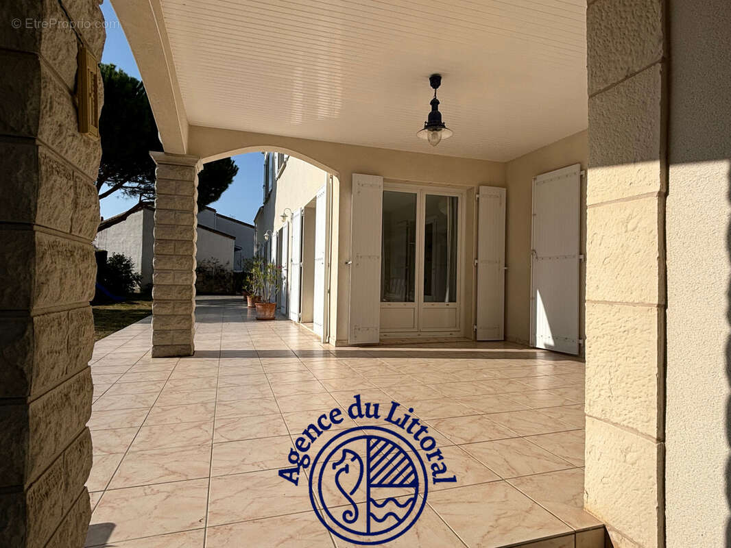 Maison à VAUX-SUR-MER