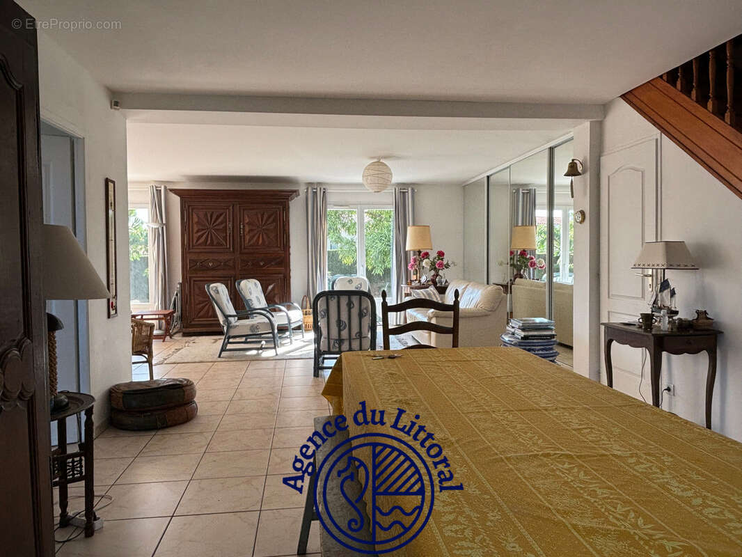 Maison à VAUX-SUR-MER