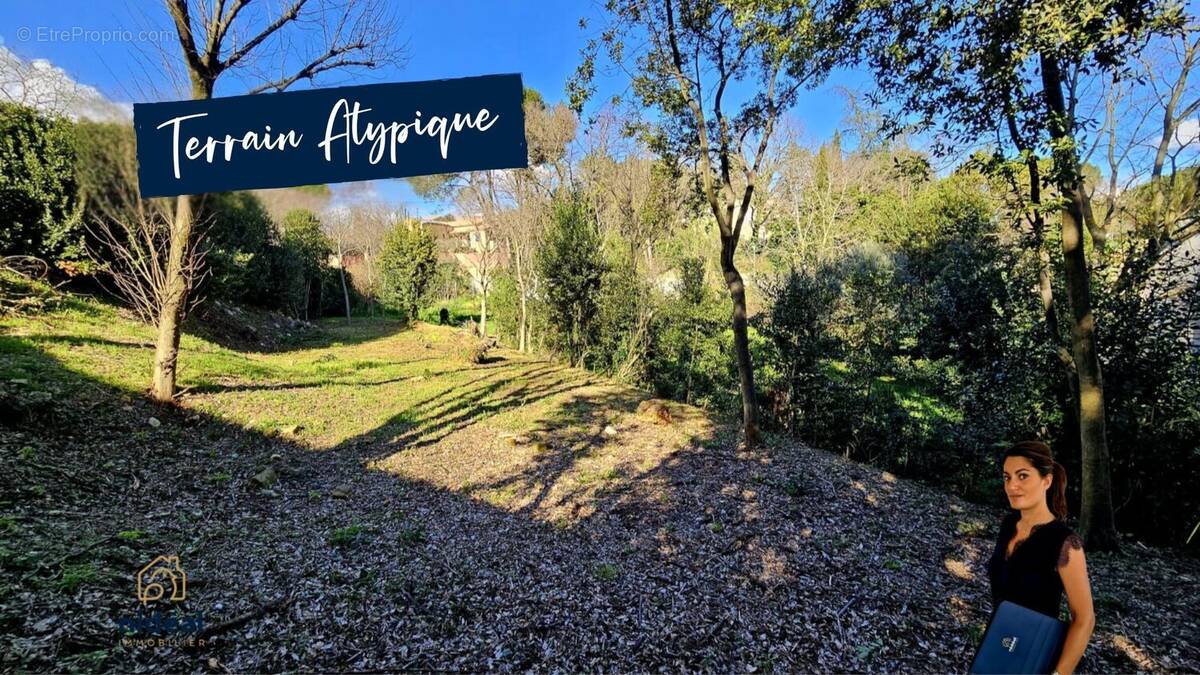 Terrain à MONTPEZAT