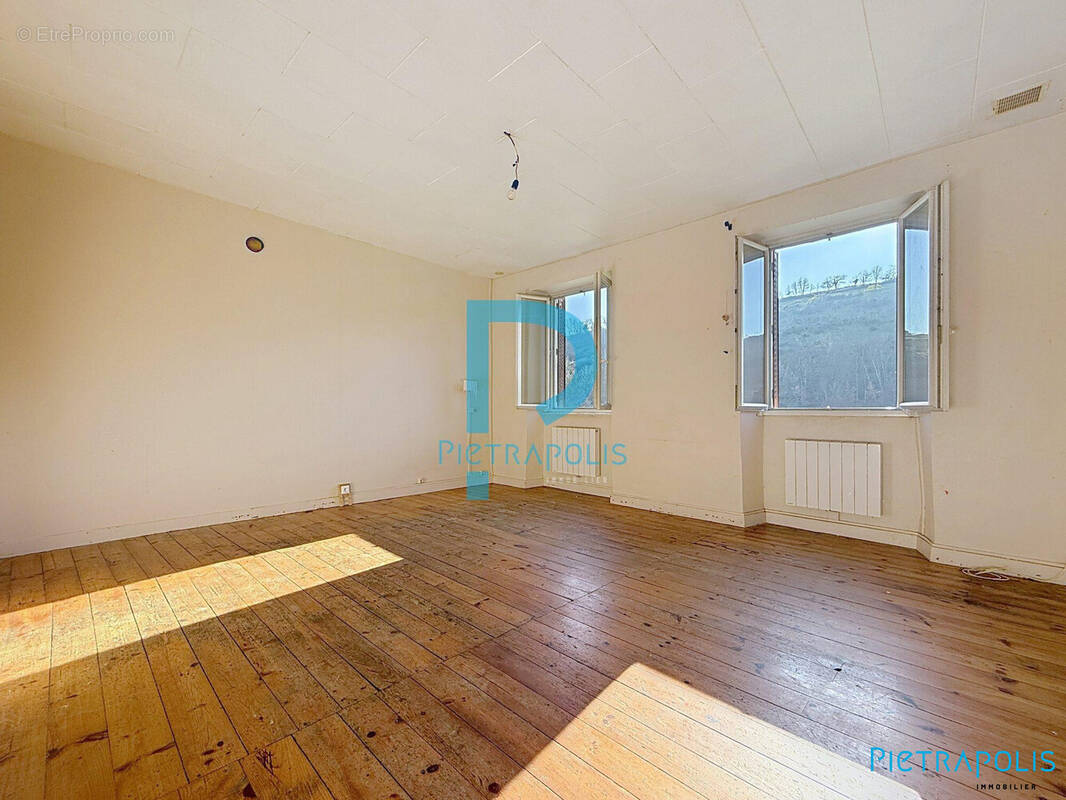 Maison à SAINT-FORGEUX