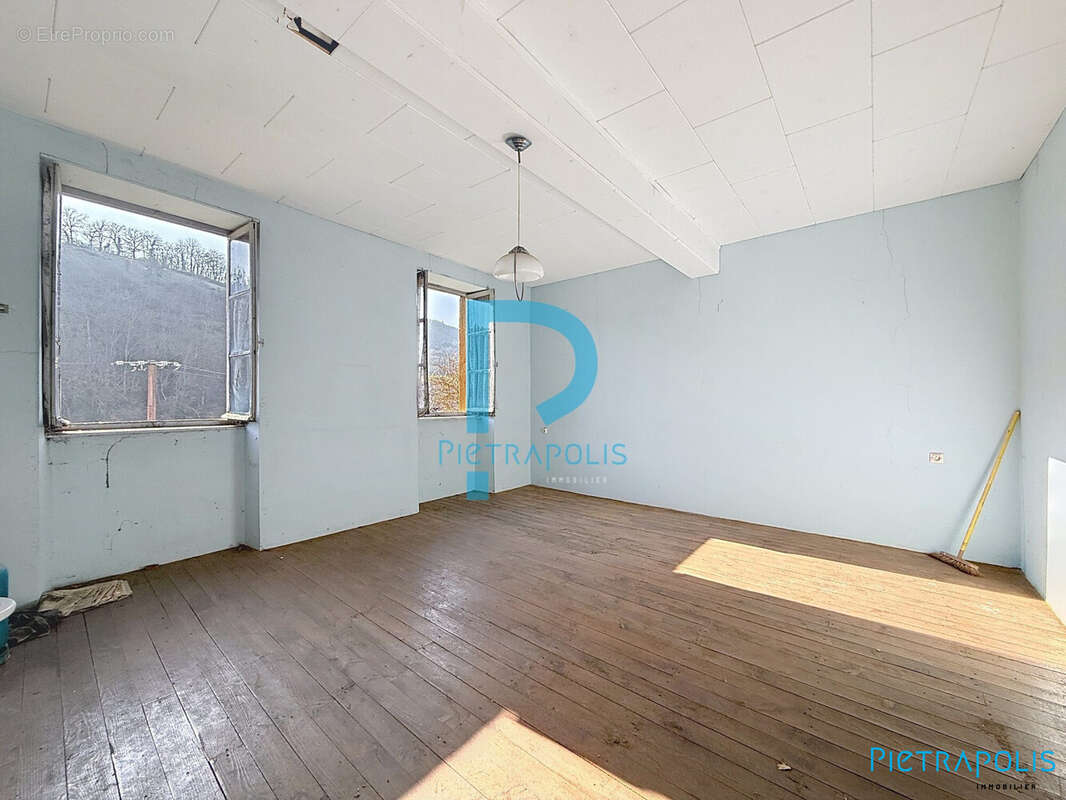 Maison à SAINT-FORGEUX