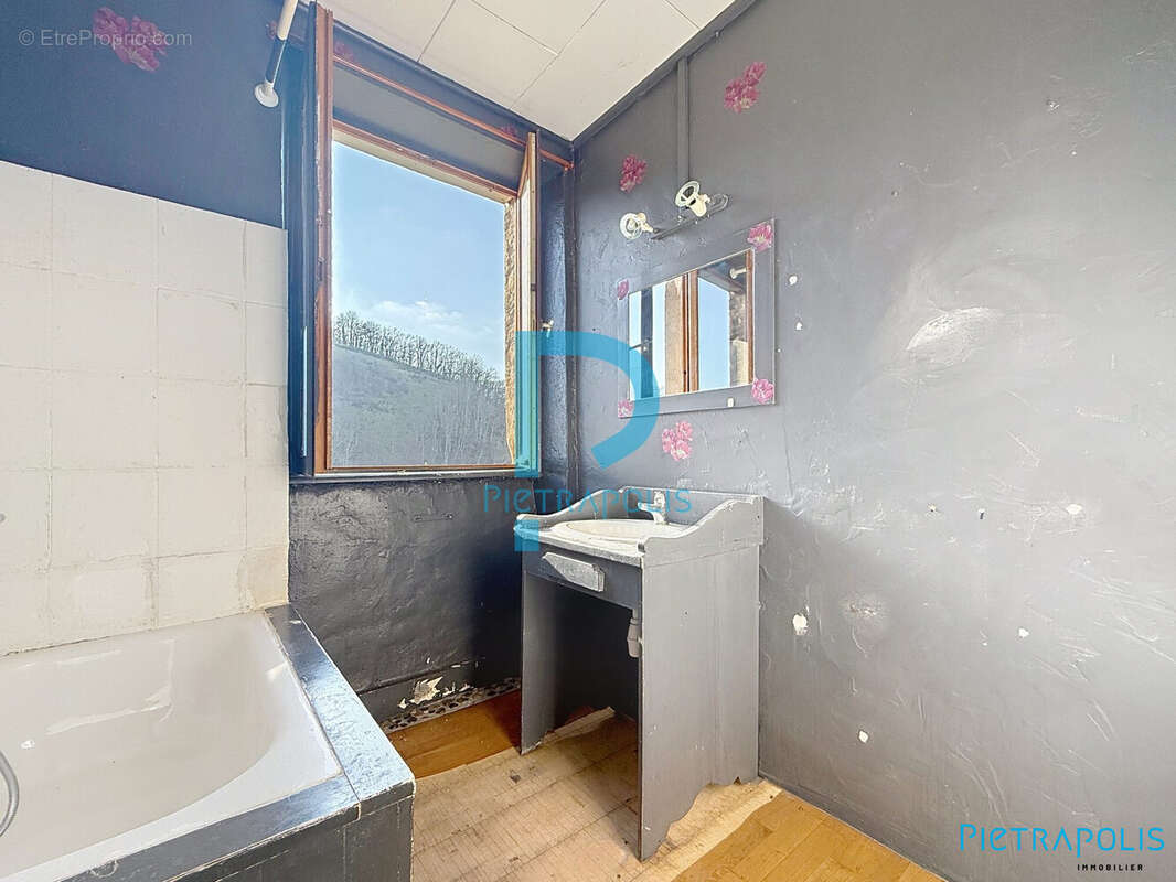 Maison à SAINT-FORGEUX