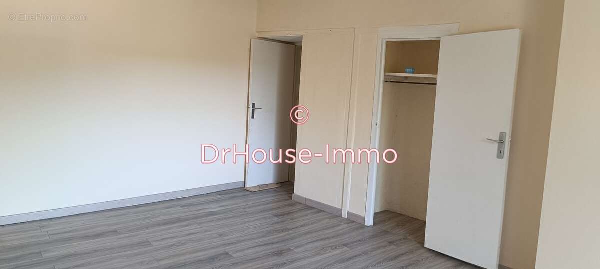 Maison à NOTRE-DAME-DE-SANILHAC