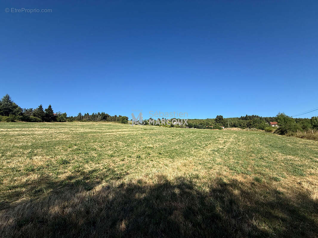 Terrain à MARCILLY-LE-CHATEL