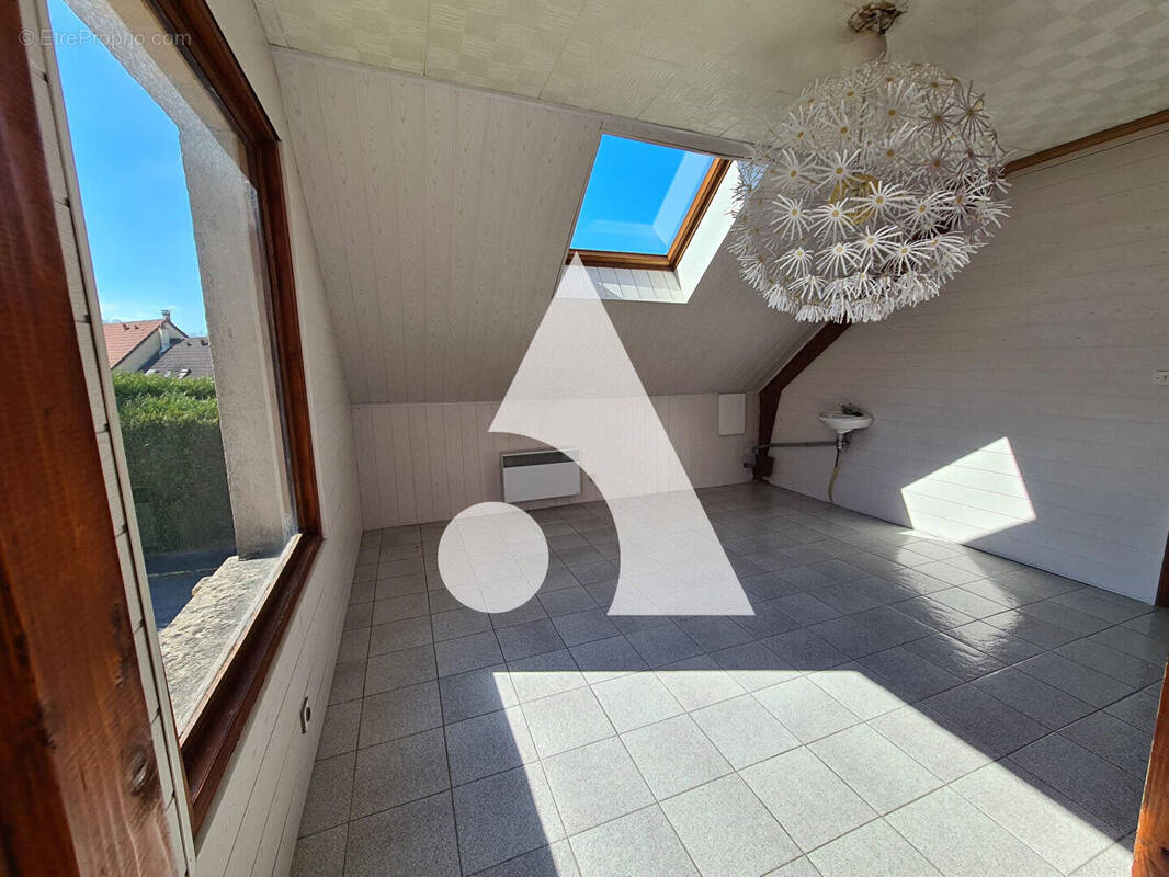 Appartement à QUINCY-VOISINS