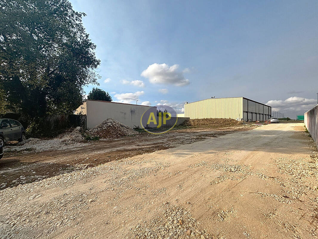 Terrain à SAINT-PORCHAIRE