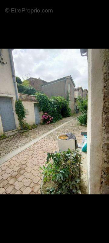 Maison à NEGREPELISSE