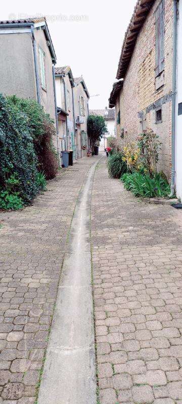 Maison à NEGREPELISSE