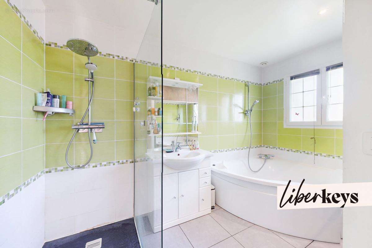 Maison à BREUX-SUR-AVRE