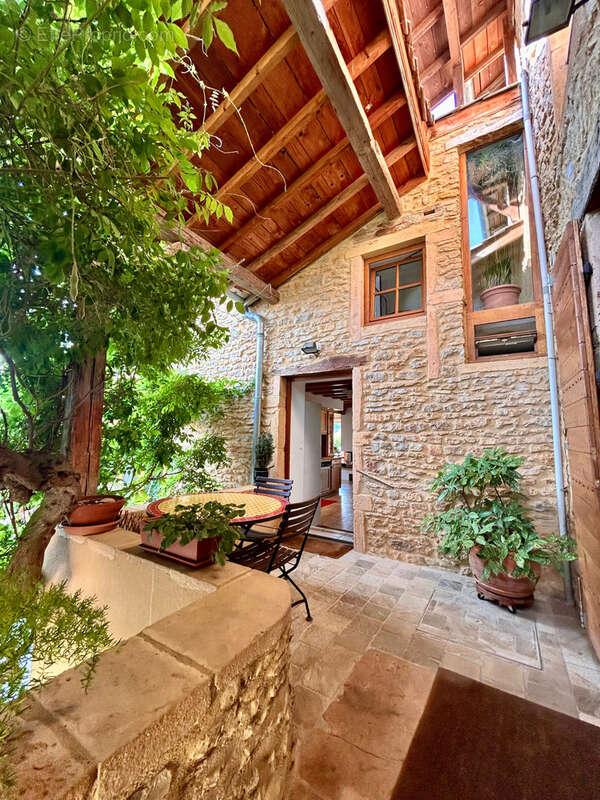 Maison à VILLE-SUR-JARNIOUX