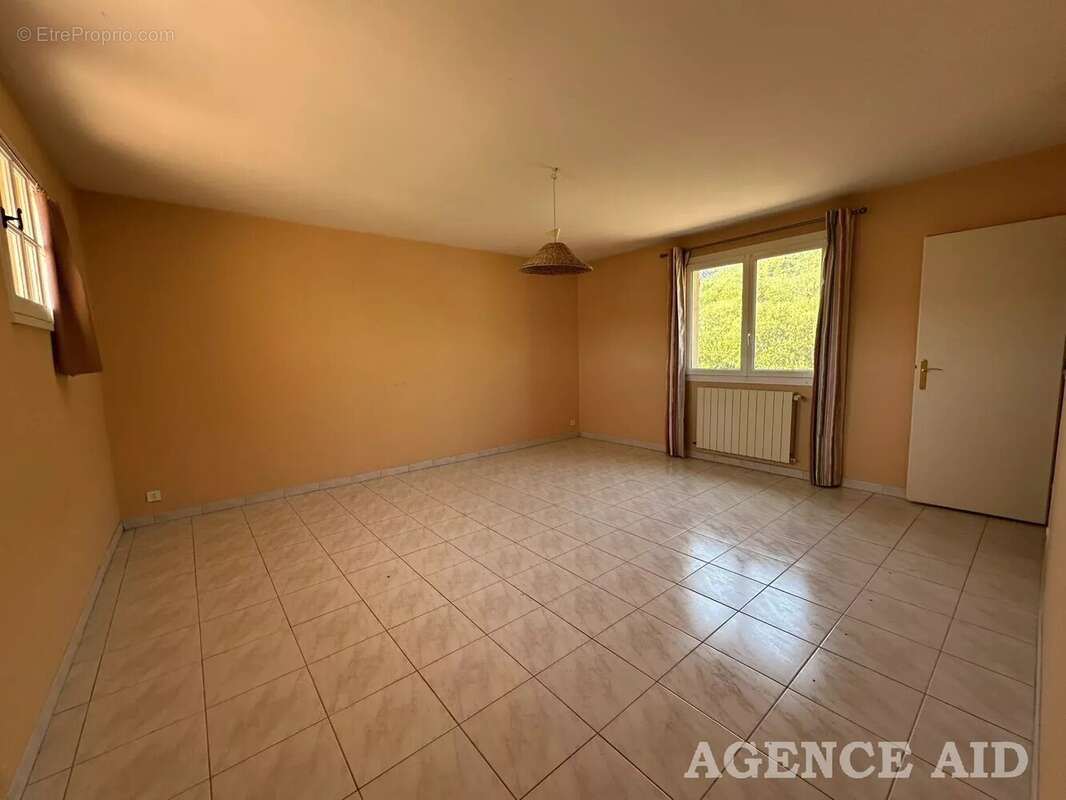 Maison à CUGES-LES-PINS