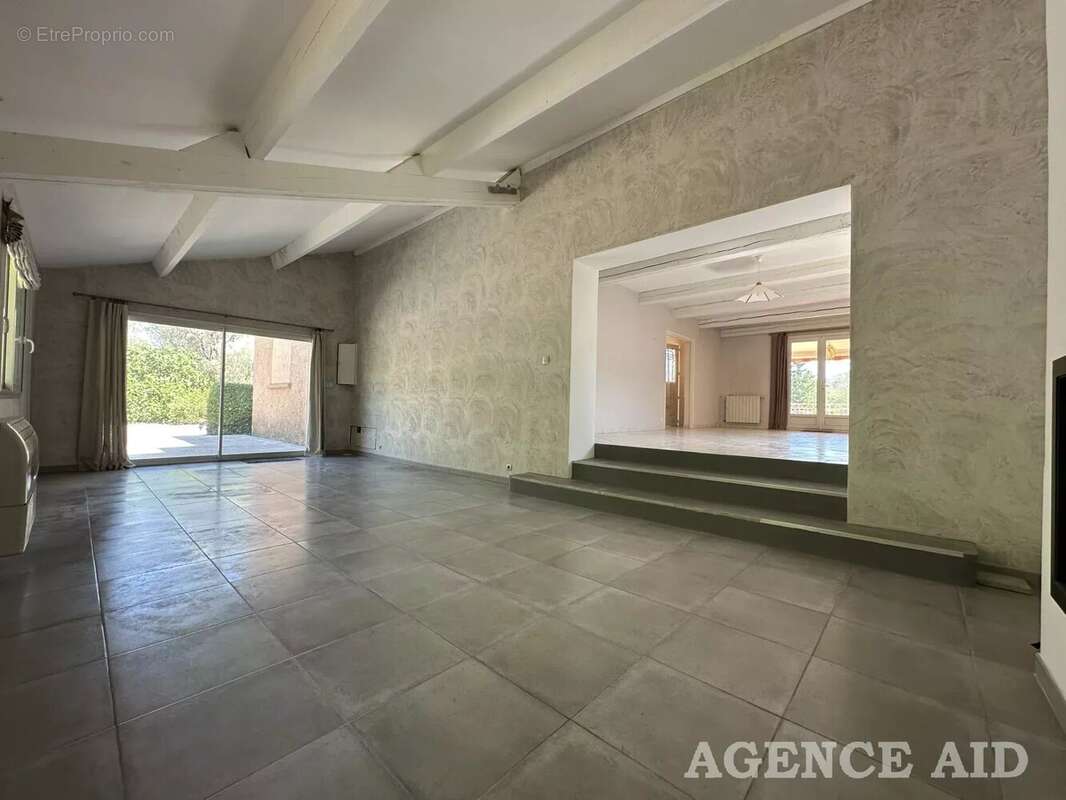 Maison à CUGES-LES-PINS