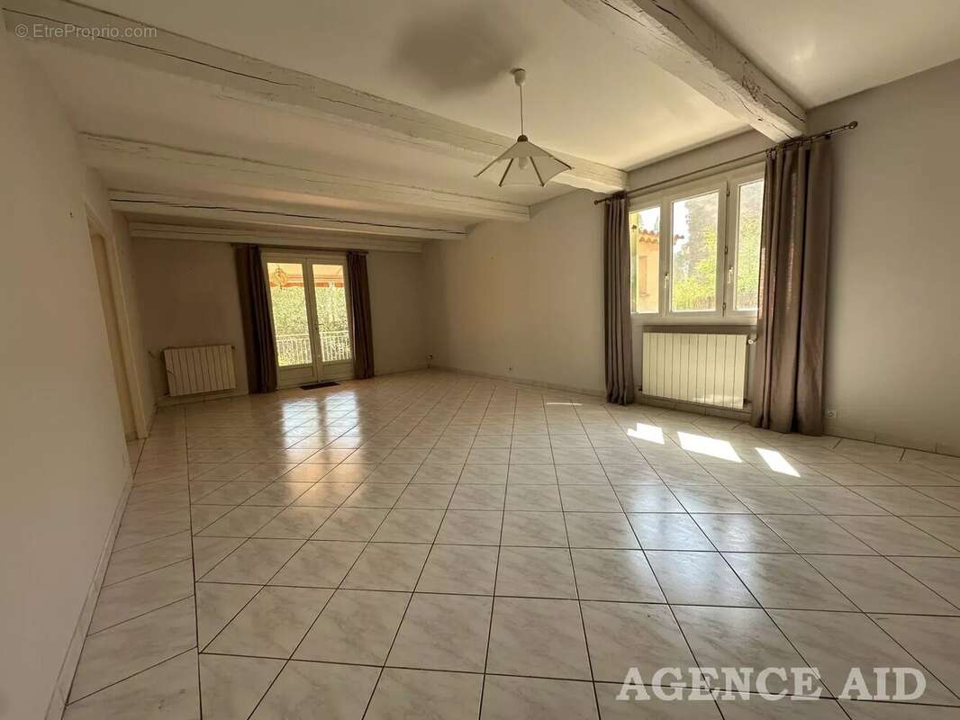 Maison à CUGES-LES-PINS