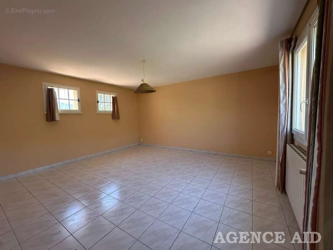 Maison à CUGES-LES-PINS