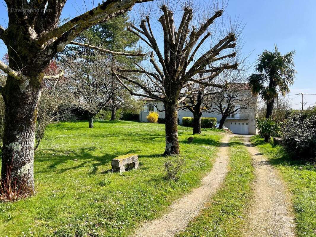 Photo 9 - Maison à LES EGLISES-D&#039;ARGENTEUIL