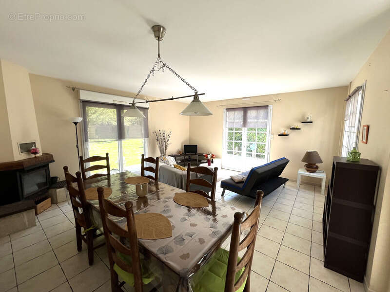 Maison à SAINT-GERMAIN-D&#039;ESTEUIL