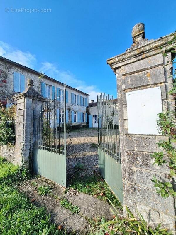 Maison à CHERVES-RICHEMONT