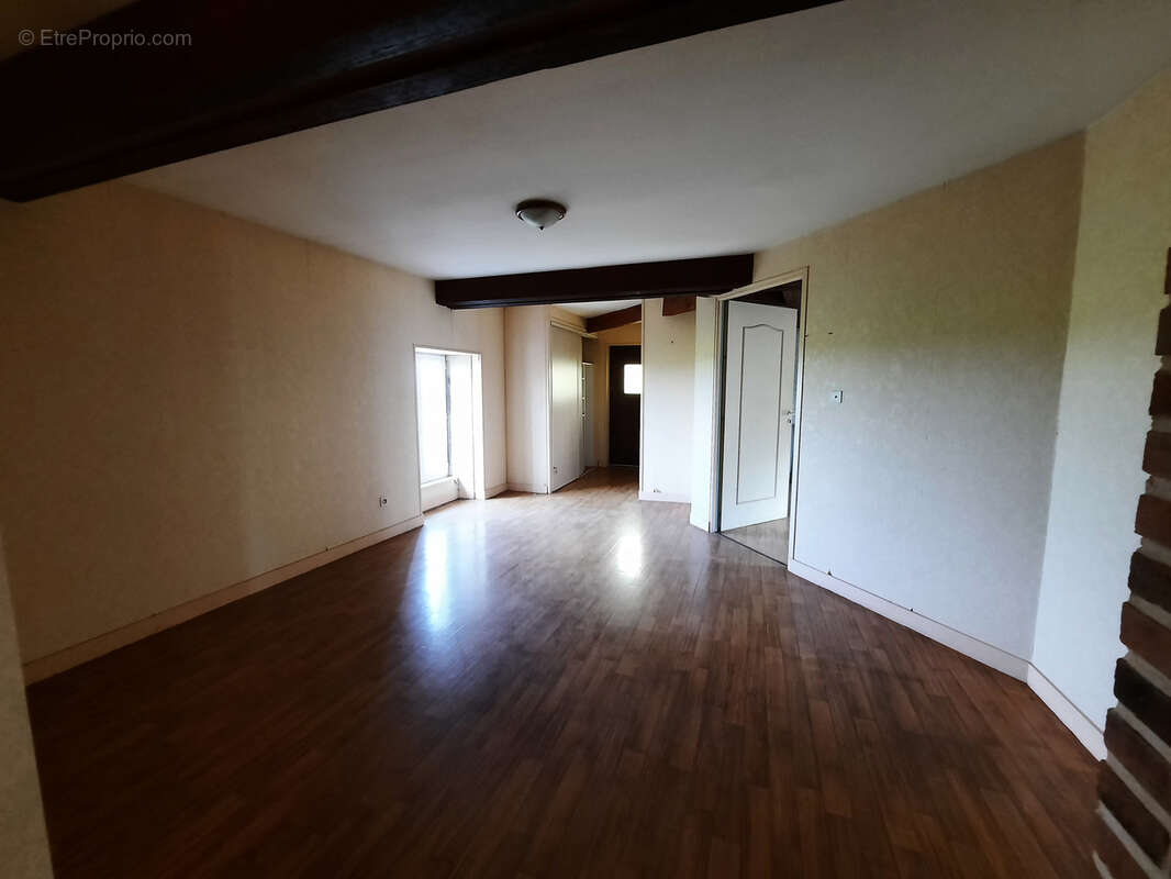 Maison à MOUZEUIL-SAINT-MARTIN