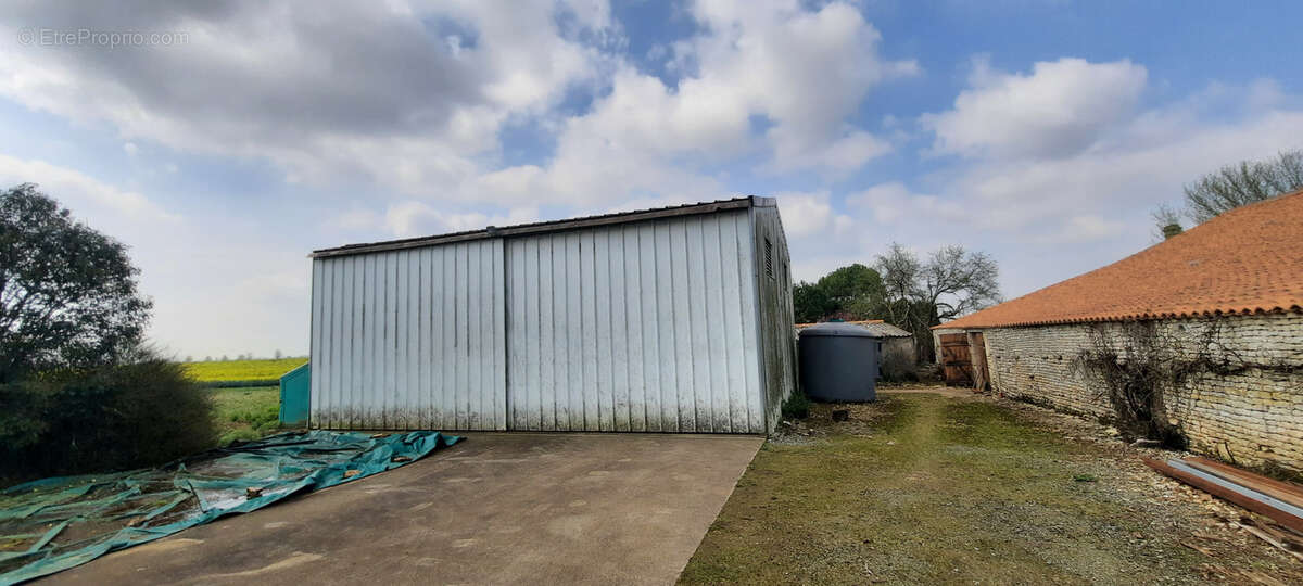 Maison à MOUZEUIL-SAINT-MARTIN