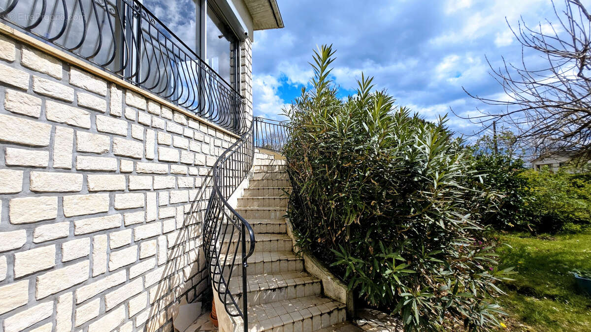 Maison à PORT-SAINTE-FOY-ET-PONCHAPT