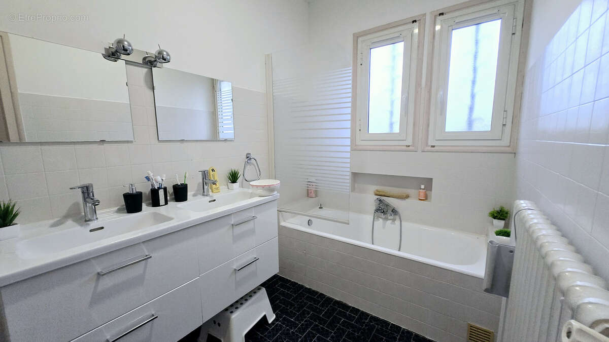 Maison à PORT-SAINTE-FOY-ET-PONCHAPT