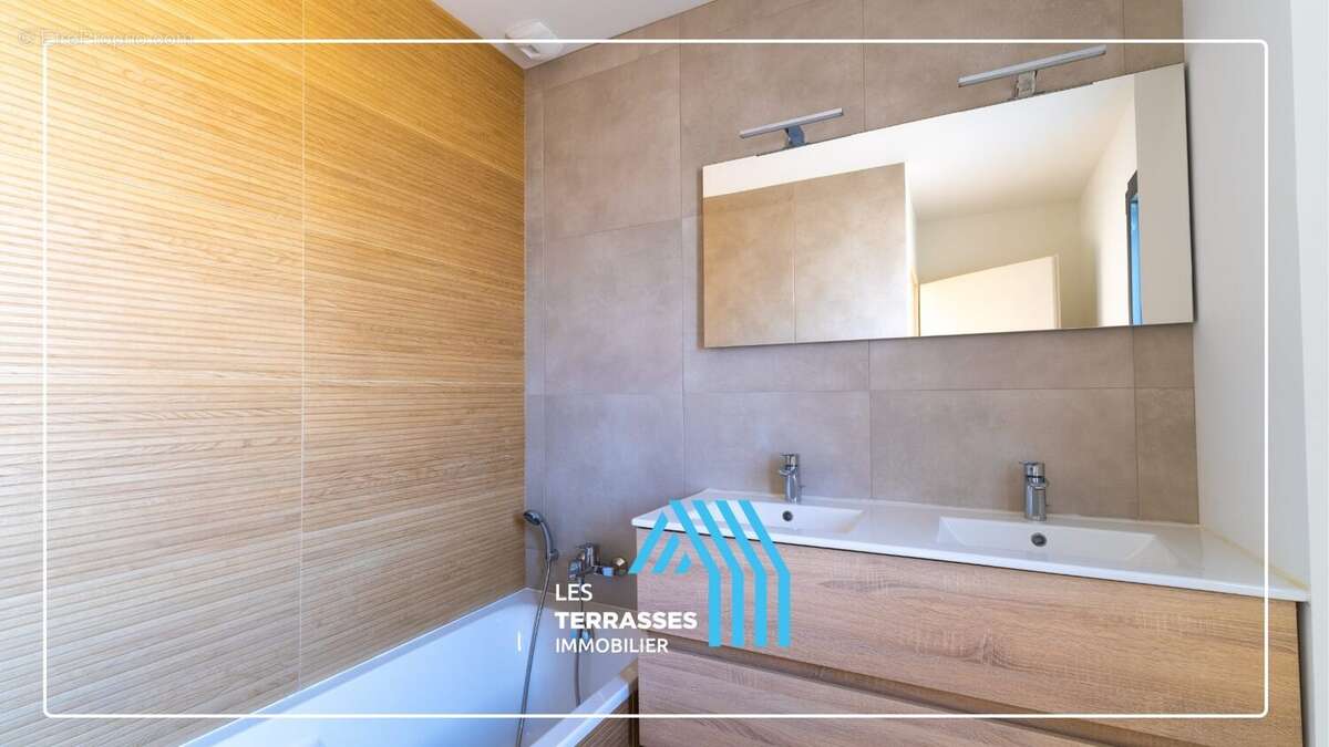 Maison à MONTELIMAR