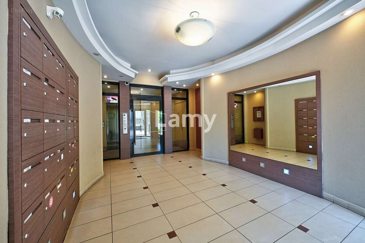 Appartement à LA GARENNE-COLOMBES