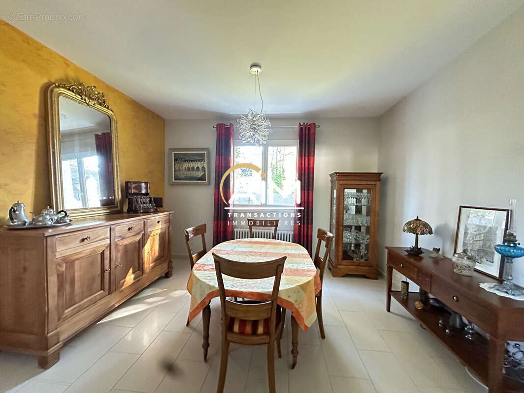 Maison à MONTLOUIS-SUR-LOIRE