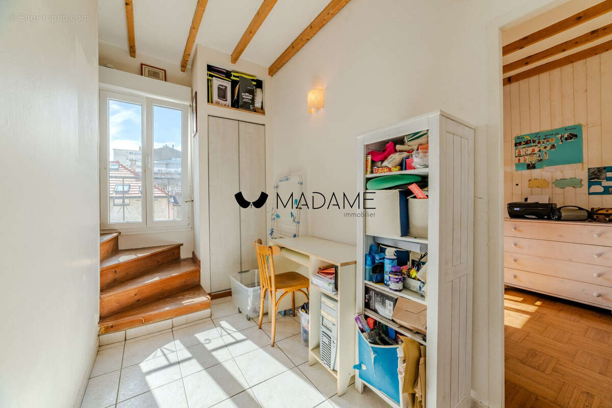 #avendre #maisondeville #maisonmitoyenne #grenoble #artdevivre #jardinenville #pallier - Maison à GRENOBLE
