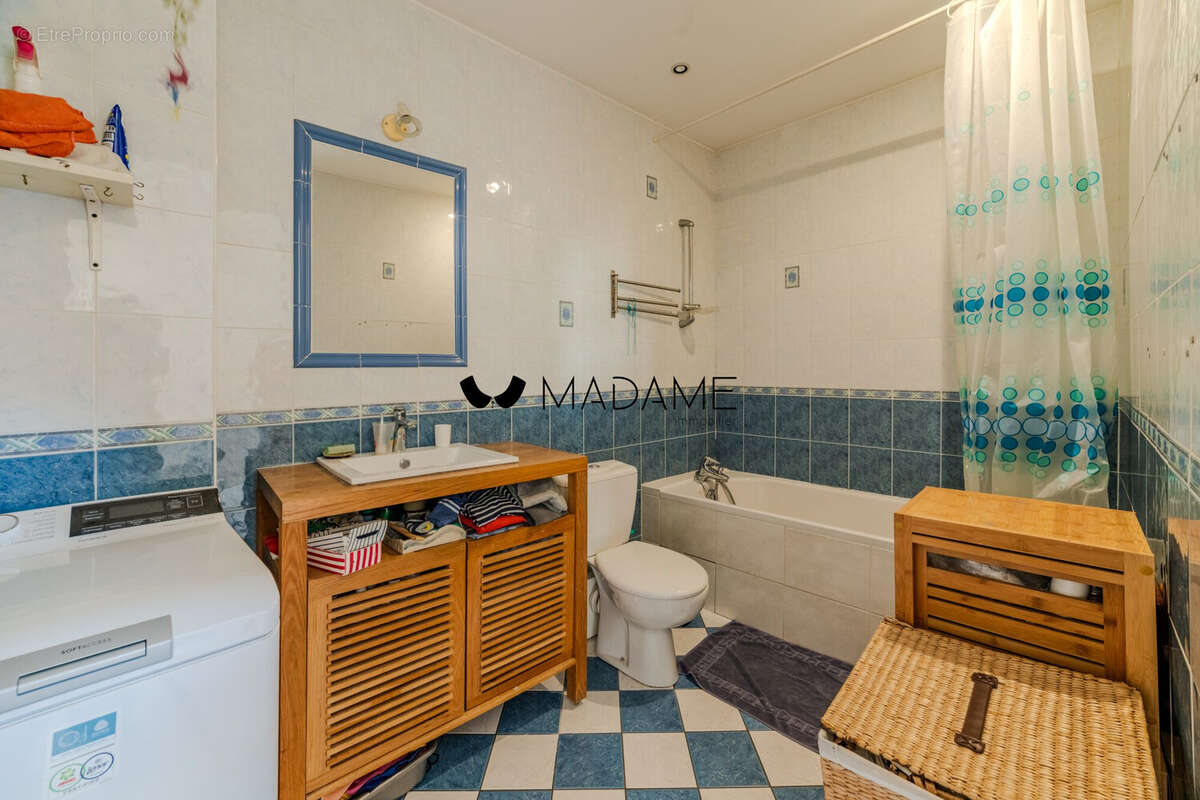 #avendre #maisondeville #maisonmitoyenne #grenoble #artdevivre #jardinenville #salledebain - Maison à GRENOBLE