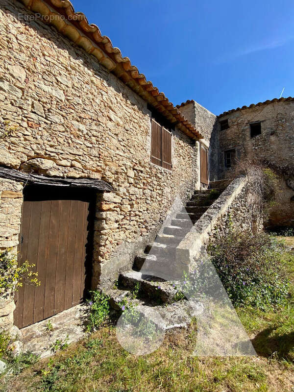 Maison à FOX-AMPHOUX