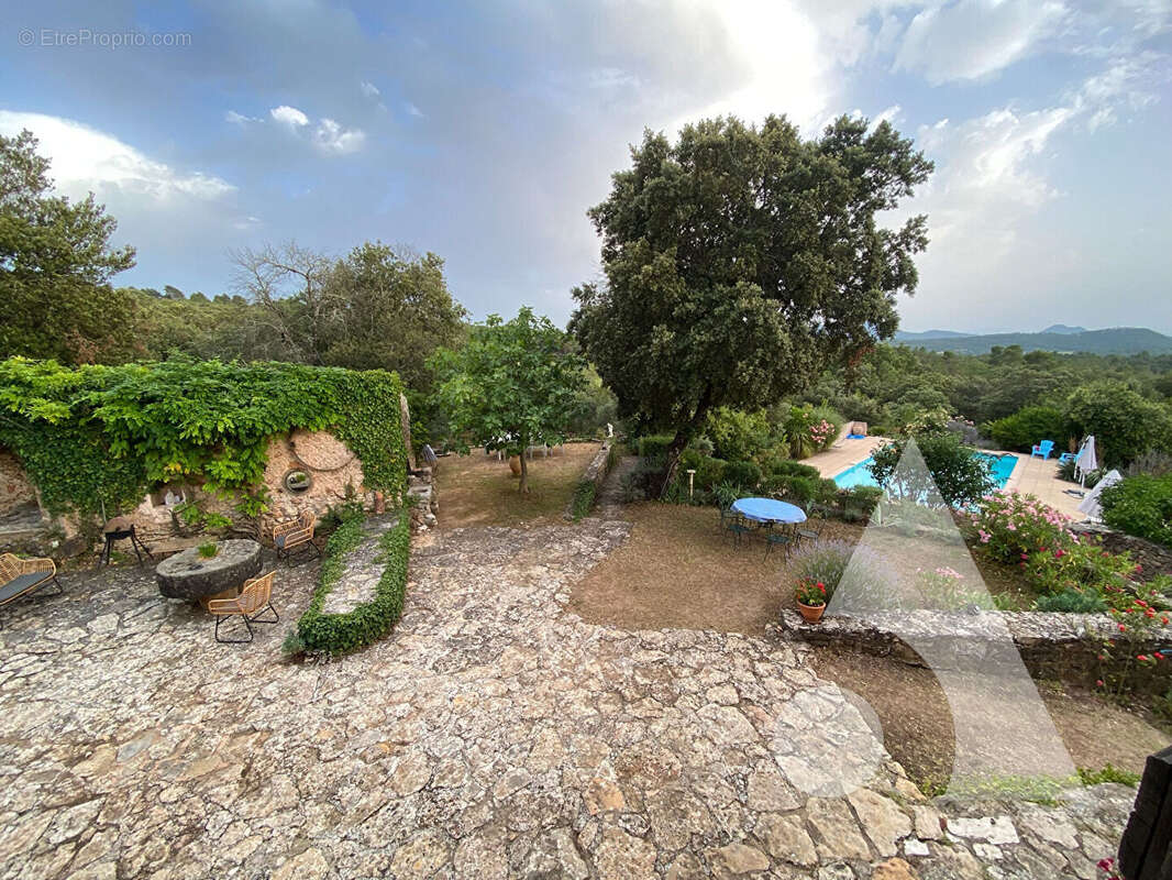 Maison à FOX-AMPHOUX