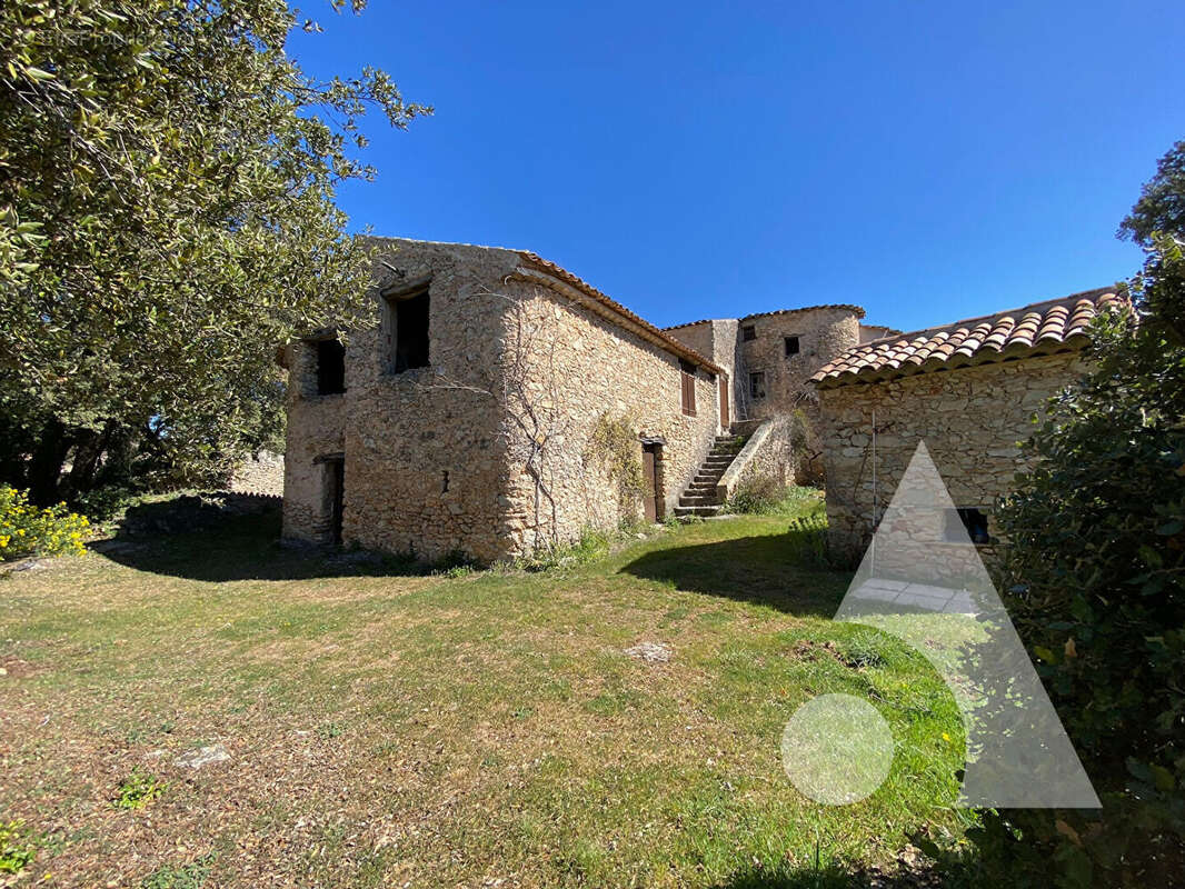 Maison à FOX-AMPHOUX