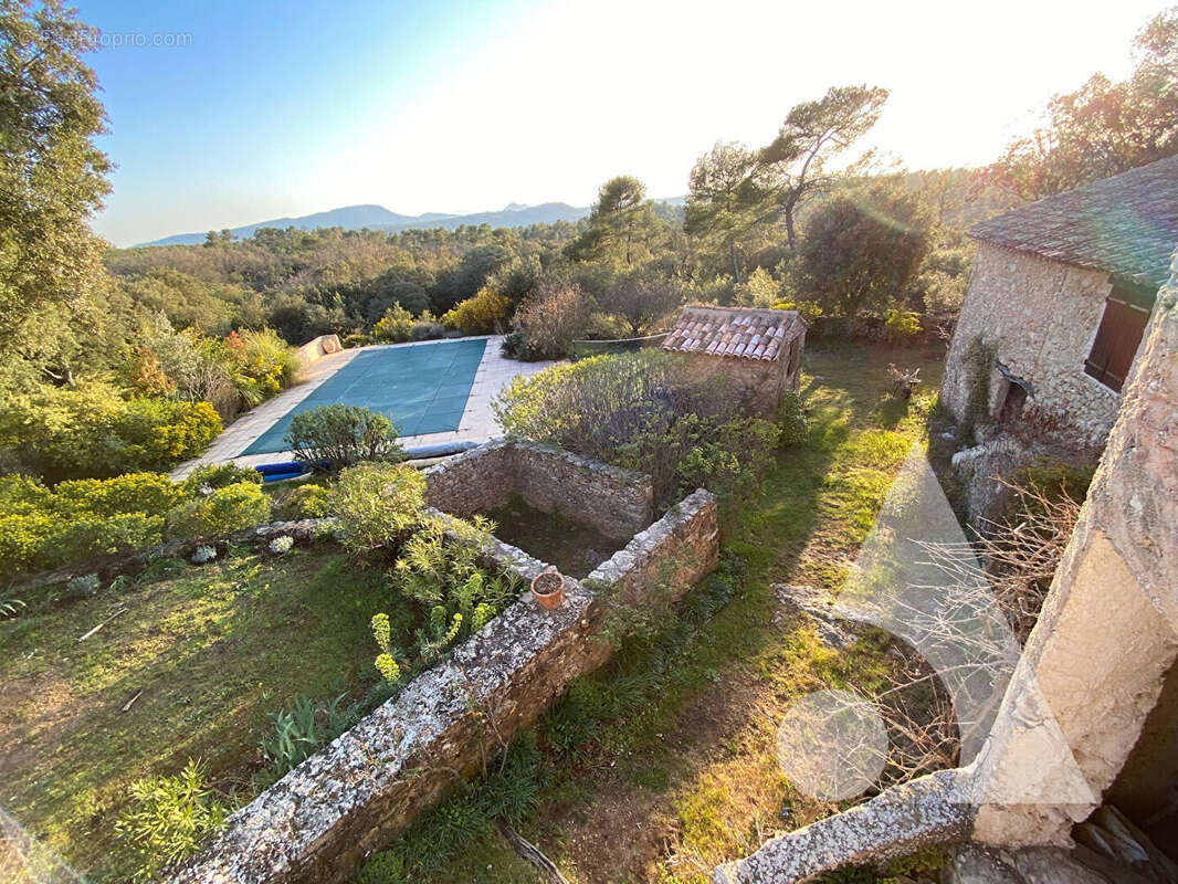 Maison à FOX-AMPHOUX