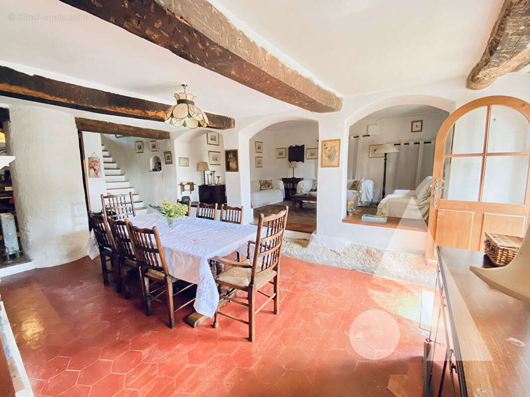 Maison à FOX-AMPHOUX