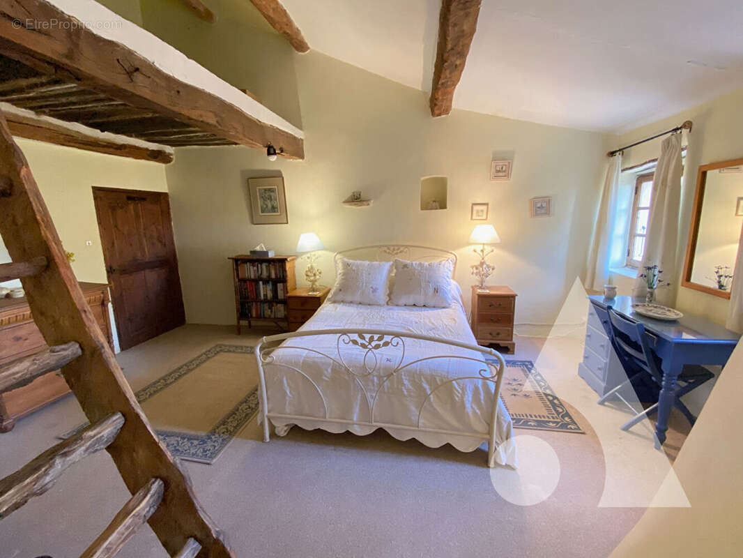 Maison à FOX-AMPHOUX