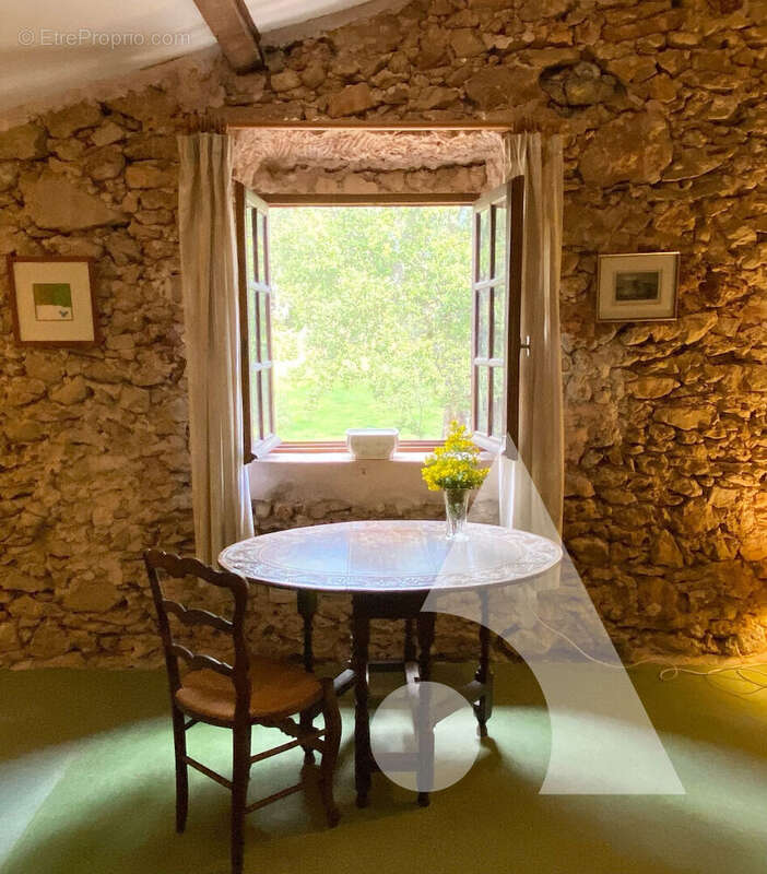 Maison à FOX-AMPHOUX